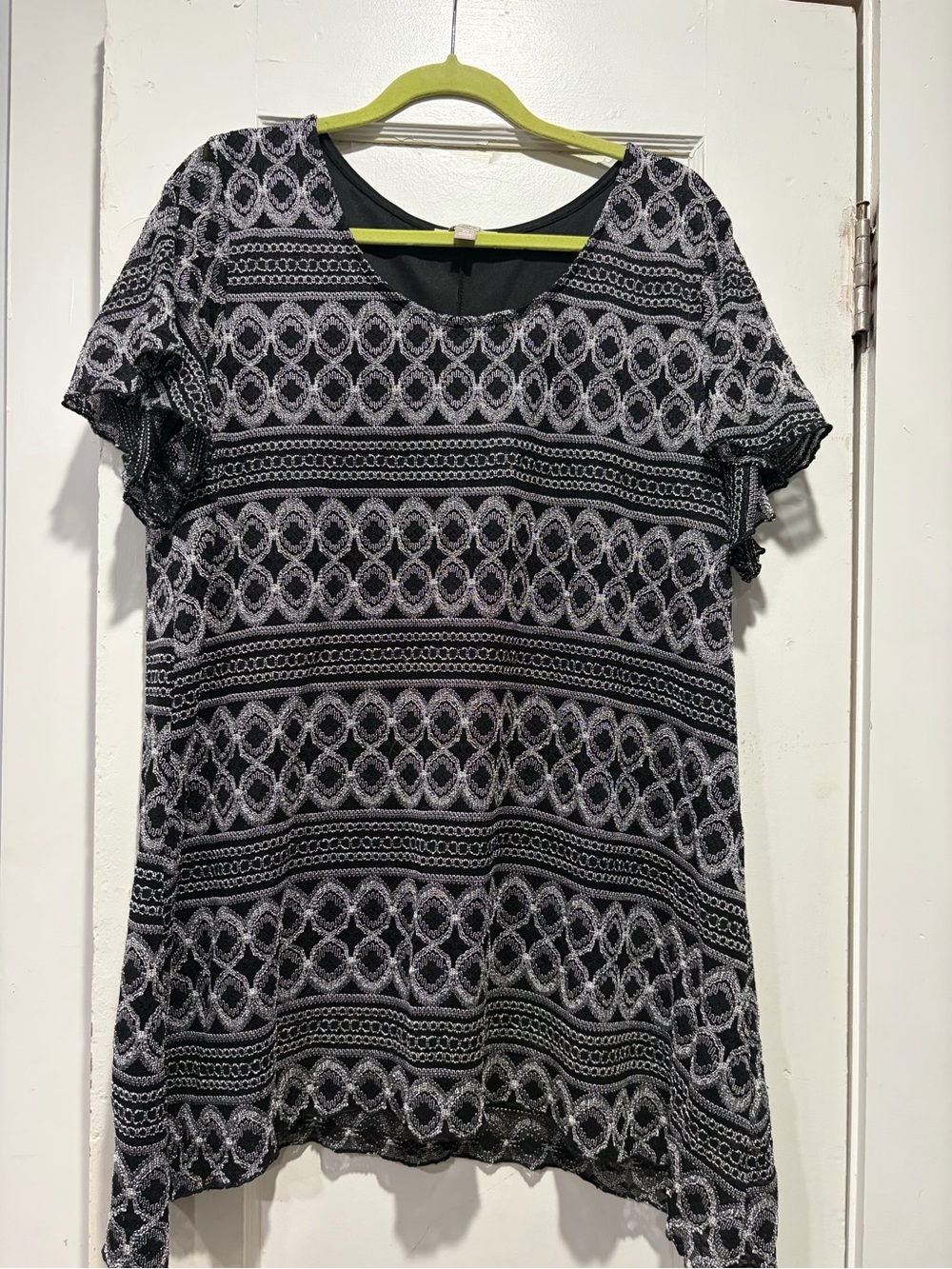 Women's Black & White Patterned Short-Sleeve Top